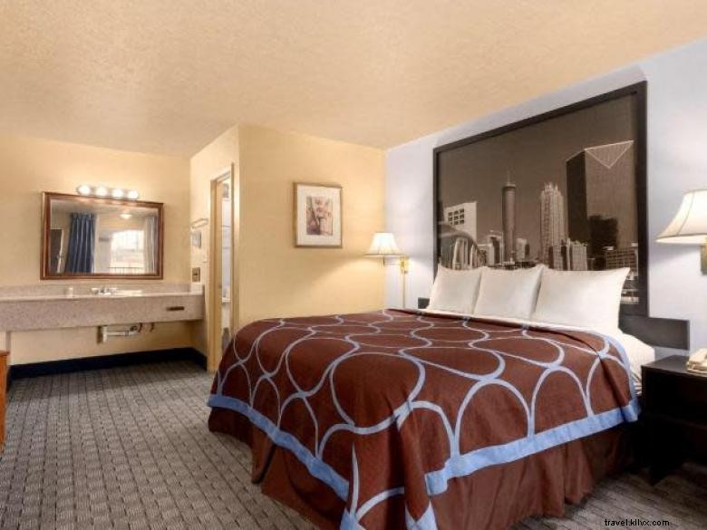 Super 8 College Park – Your Convenient Stay Near Atlanta Airport West