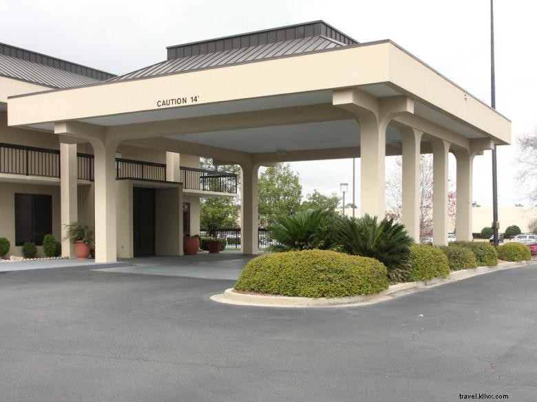 Quality Inn at the Mall – Valdosta: Comfort & Convenience Near Shopping