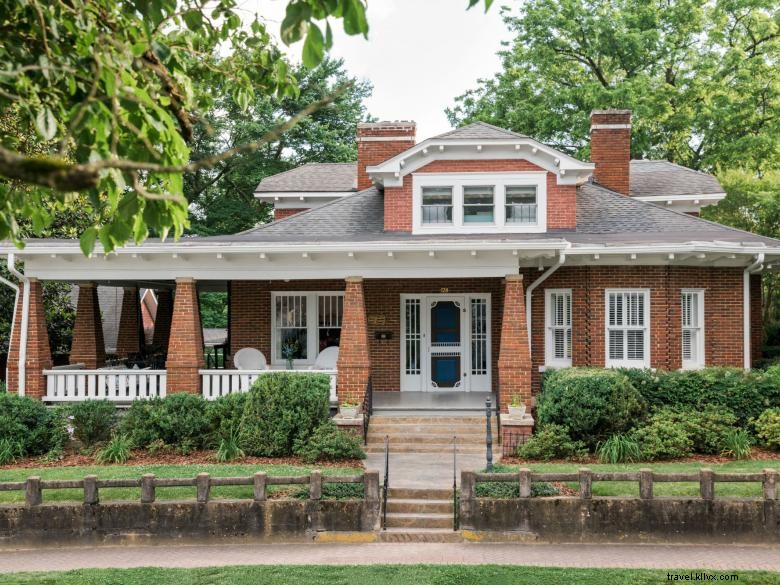 Ellijay River House: Riverside Bed & Breakfast