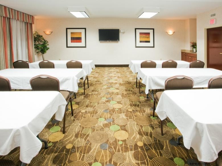 Comfort Inn & Suites Canton – Relaxed, Affordable Comfort with Complimentary Breakfast