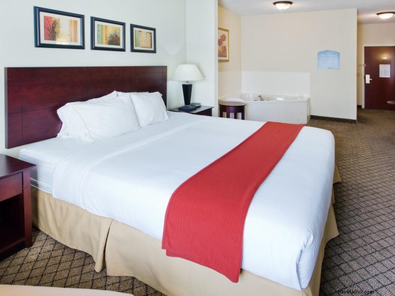 Comfort Inn & Suites Canton – Relaxed, Affordable Comfort with Complimentary Breakfast