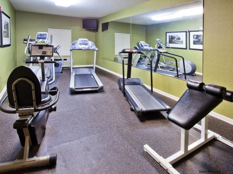 Comfort Inn & Suites Canton – Relaxed, Affordable Comfort with Complimentary Breakfast