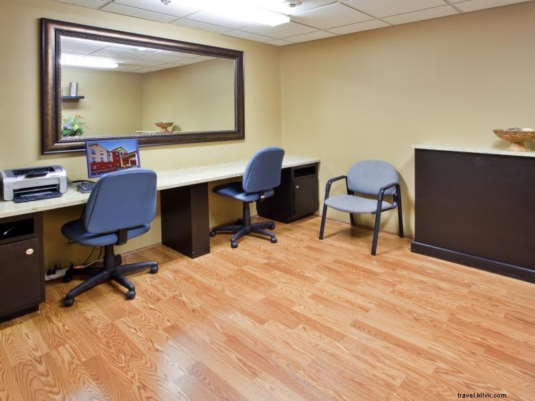 Comfort Inn & Suites Canton – Relaxed, Affordable Comfort with Complimentary Breakfast