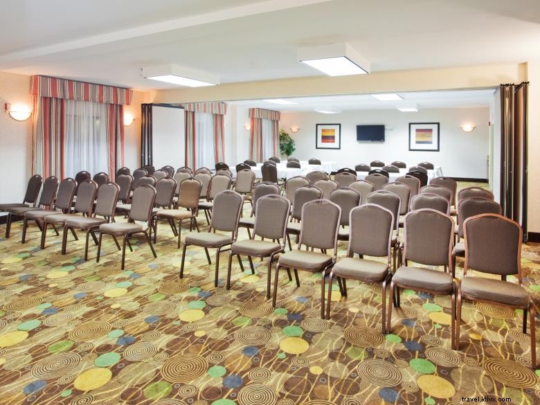 Comfort Inn & Suites Canton – Relaxed, Affordable Comfort with Complimentary Breakfast