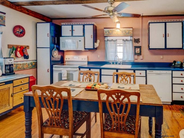 Blue Ridge Inn: Elegant Bed & Breakfast Retreat