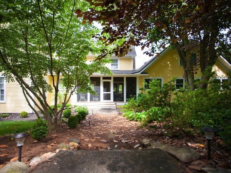 Yellow Daisy Bed & Breakfast – A Serene Country Getaway