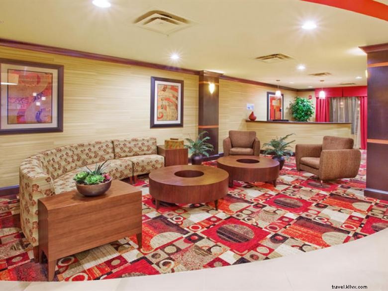 Holiday Inn Express & Suites Rome – Comfort & Convenience for Travelers