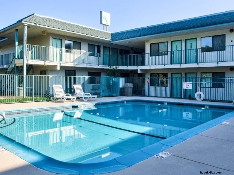 Motel 6 Valdosta – Affordable Comfort Near the University