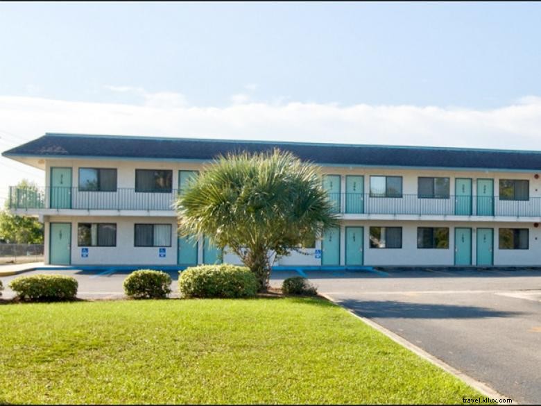 Motel 6 Valdosta – Affordable Comfort Near the University
