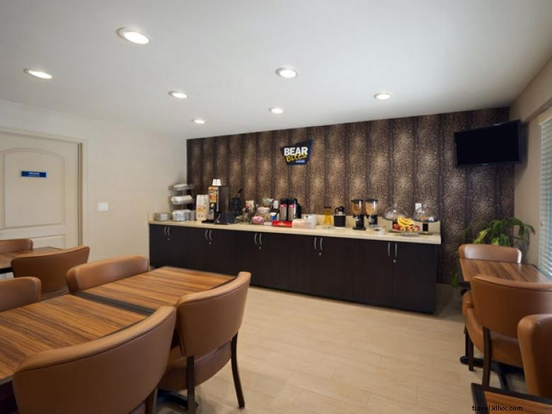 Travelodge by Wyndham Hinesville – Comfortable & Affordable Southern Stay