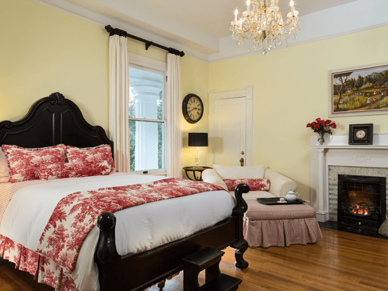 Twelve Oaks Bed & Breakfast: Historic Comfort in Covington, GA