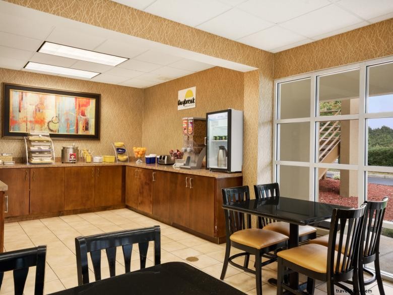 Days Inn by Wyndham Atlanta Stone Mountain – Comfortable Rooms, Free Breakfast & Easy Access