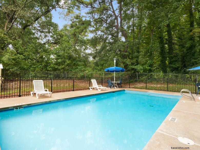 Days Inn by Wyndham Atlanta Stone Mountain – Comfortable Rooms, Free Breakfast & Easy Access