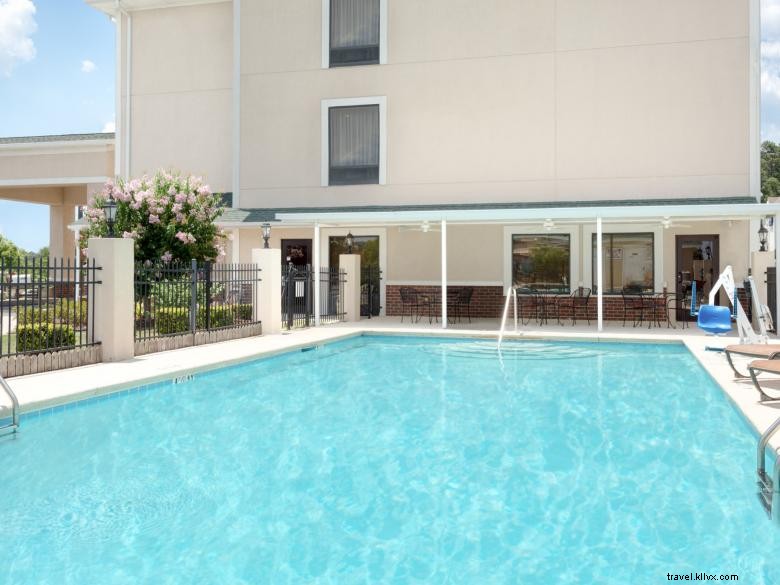 Baymont by Wyndham Augusta Riverwatch – Comfortable & Affordable Stay by the River