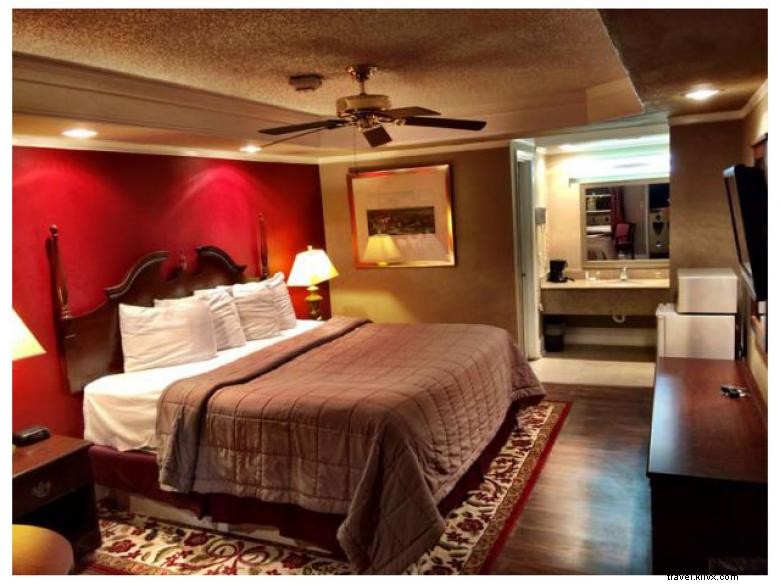 Riverbend Motel & Cabins – A Serene Riverfront Getaway