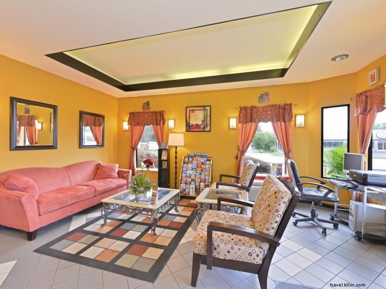 Econo Lodge Inn & Suites – Comfortable Stay Near Chickamauga Battlefield, Fort Oglethorpe, GA