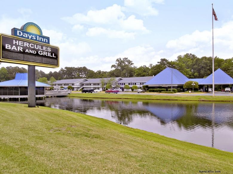 Comfortable Stay Near Savannah Airport – Days Inn by Wyndham