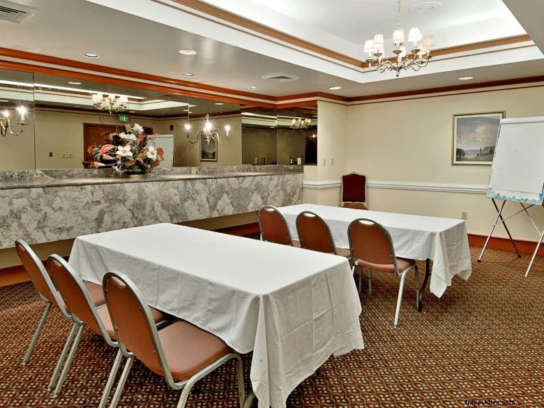 Comfortable Stay Near Savannah Airport – Days Inn by Wyndham