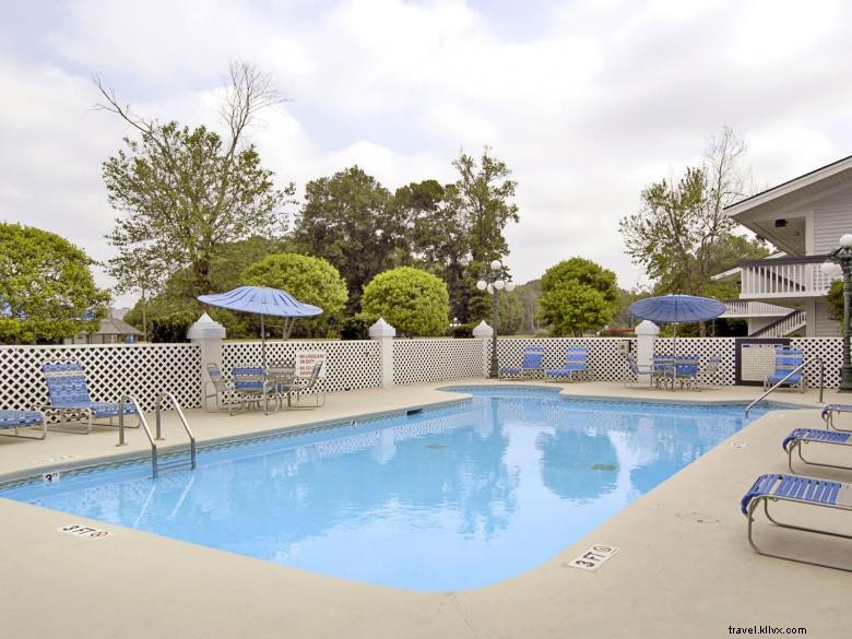 Comfortable Stay Near Savannah Airport – Days Inn by Wyndham