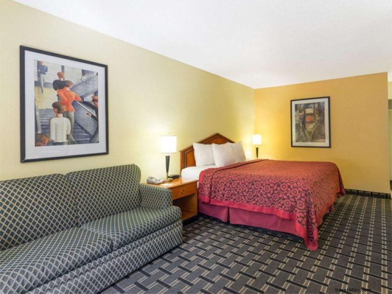 Comfortable Stay Near Savannah Airport – Days Inn by Wyndham