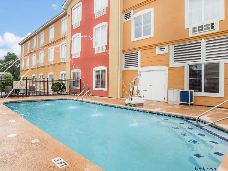 Comfort Inn Blackshear – Comfortable Rooms & Great Service