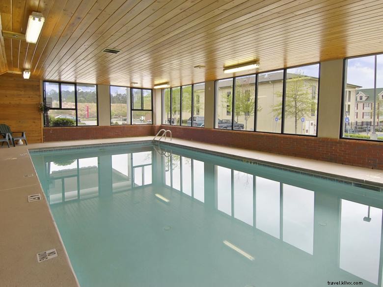 Ramada Limited Alpharetta – Modern Comfort & Convenient Location