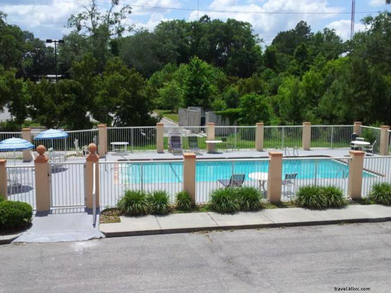 Regency Inn Valdosta – Comfortable Rooms & Excellent Service