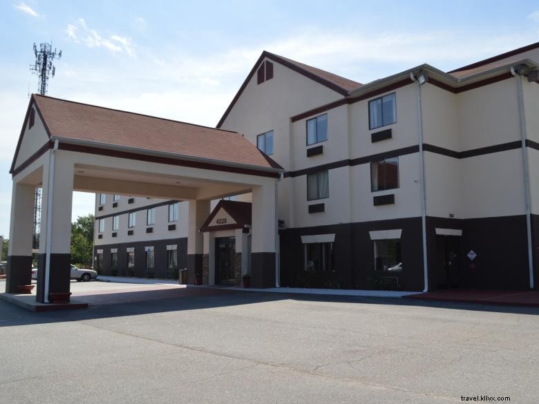 Red Roof Inn & Suites – Augusta West: Comfortable & Convenient Stay