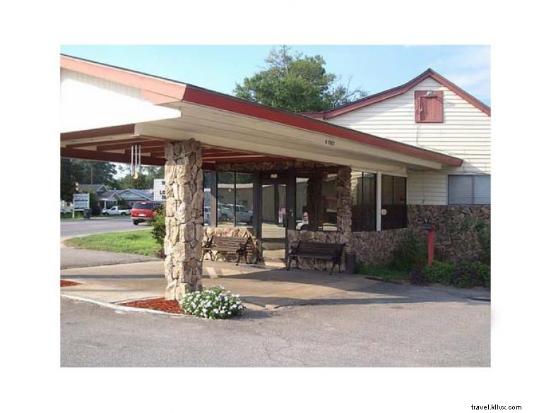 Pine Lodge Motel – Authentic Southern Hospitality in Baxley, GA