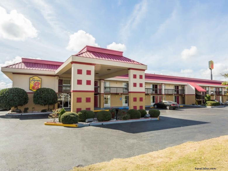 Stay at Super 8 by Wyndham Tifton – Comfort & Convenience in Scenic Southwest Georgia