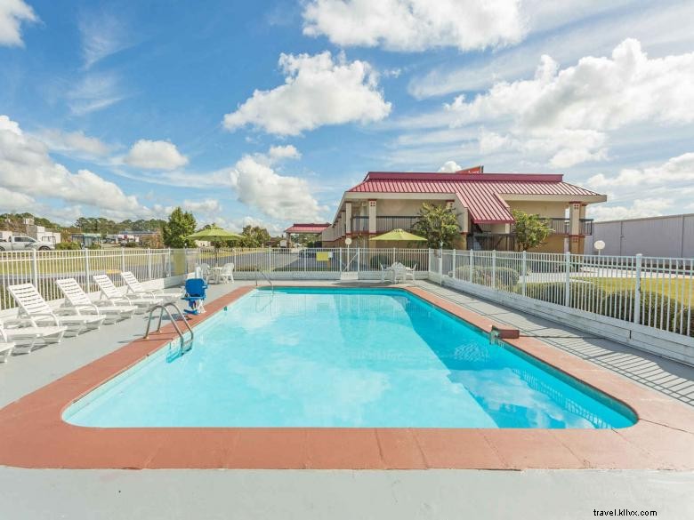 Stay at Super 8 by Wyndham Tifton – Comfort & Convenience in Scenic Southwest Georgia