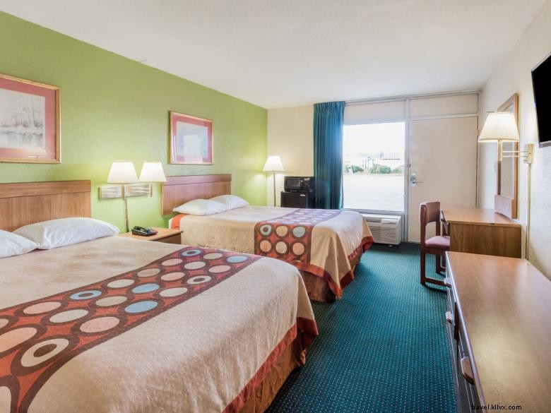 Stay at Super 8 by Wyndham Tifton – Comfort & Convenience in Scenic Southwest Georgia