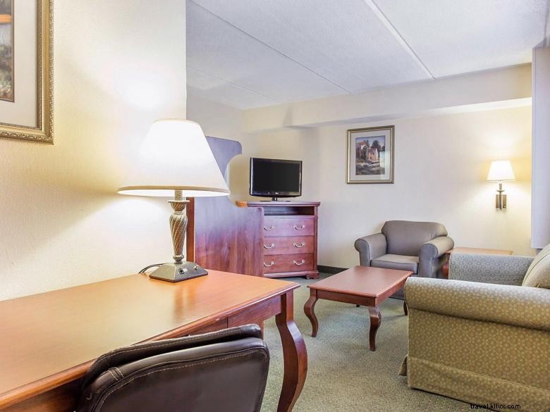 Econo Lodge Inn & Suites Griffin – Comfortable, Affordable Stay