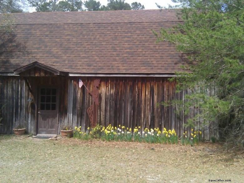 Dunham Farms: A Serene Getaway by Dickinson Creek