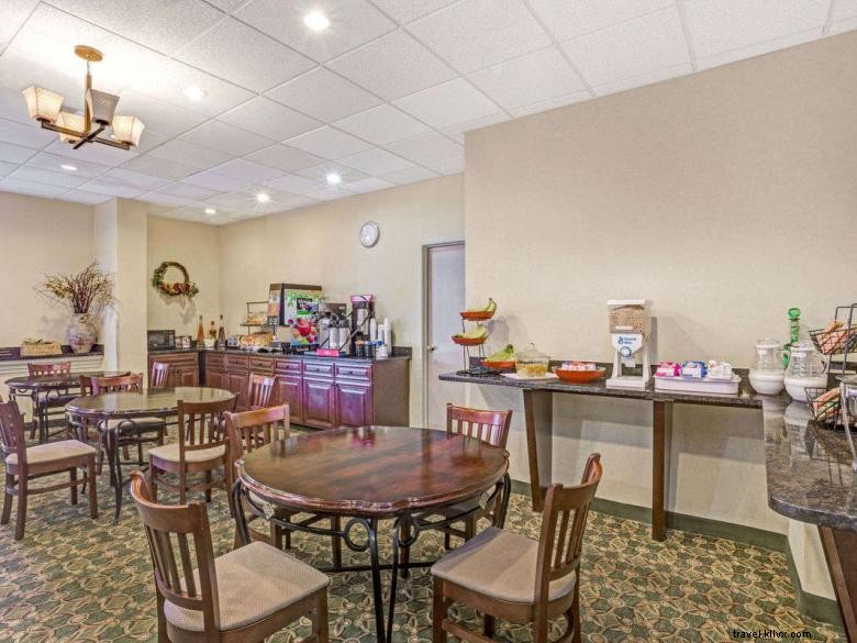 Quality Suites – Comfortable Stays Near Atlanta Airport East