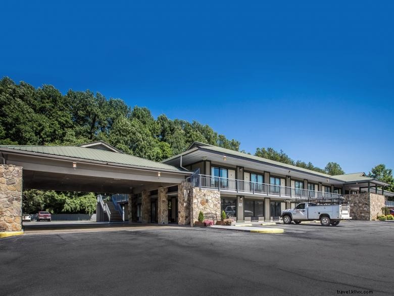 Quality Inn & Suites Mt. Chalet: Your Cozy Mountain Retreat in Clayton