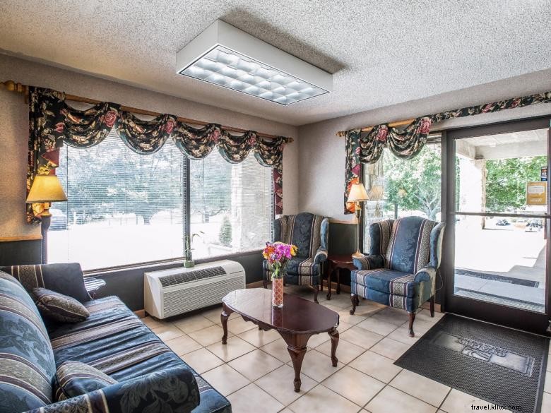 Quality Inn & Suites Mt. Chalet: Your Cozy Mountain Retreat in Clayton