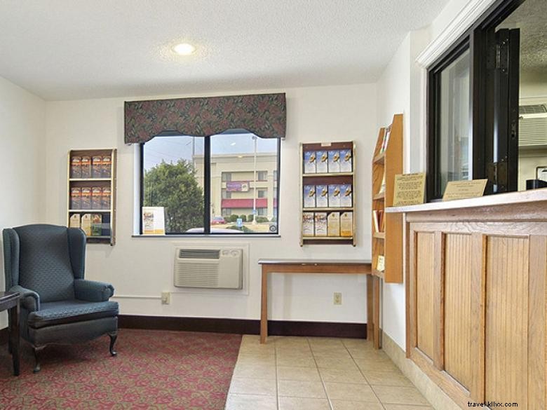 Super 8 by Wyndham Columbus Airport – Comfortable, Affordable Stay Near the Airport