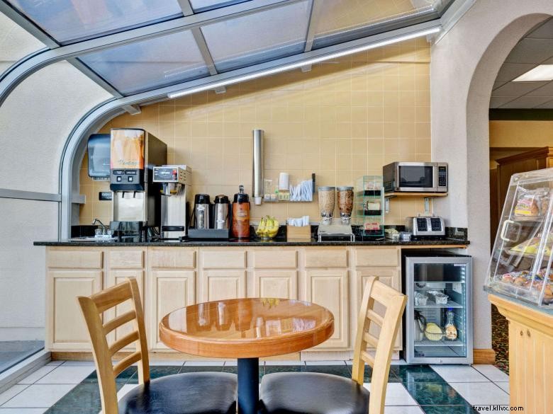 Howard Johnson by Wyndham McDonough: Comfort & Convenience in Atlanta Metro