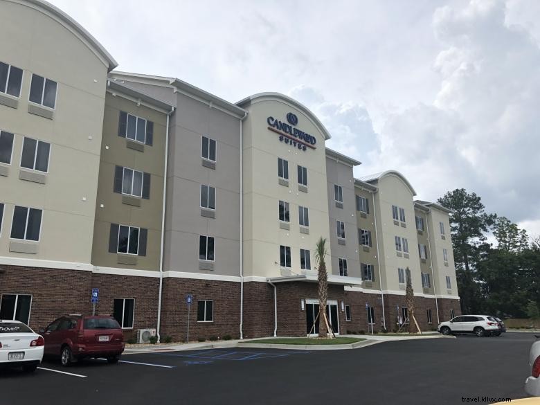 Candlewood Suites Valdosta – Comfortable & Convenient Hotel Near the Mall