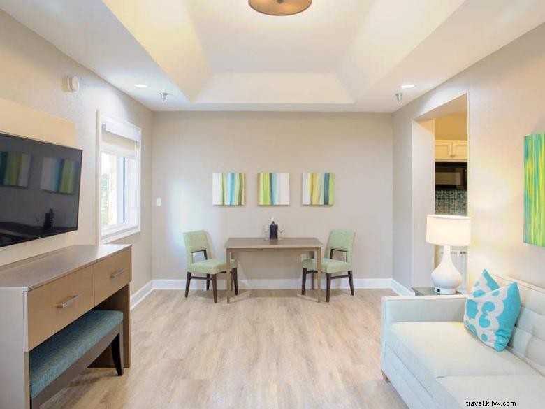 Beachview Club Hotel – Premium Beachfront Resort