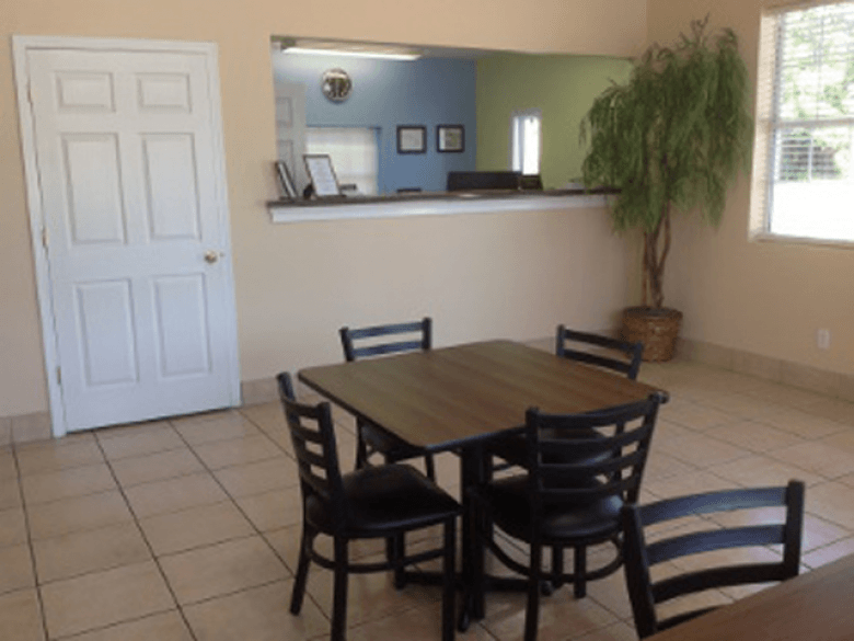 Wyndham Super 8 Kingsland – Comfortable & Affordable Accommodation