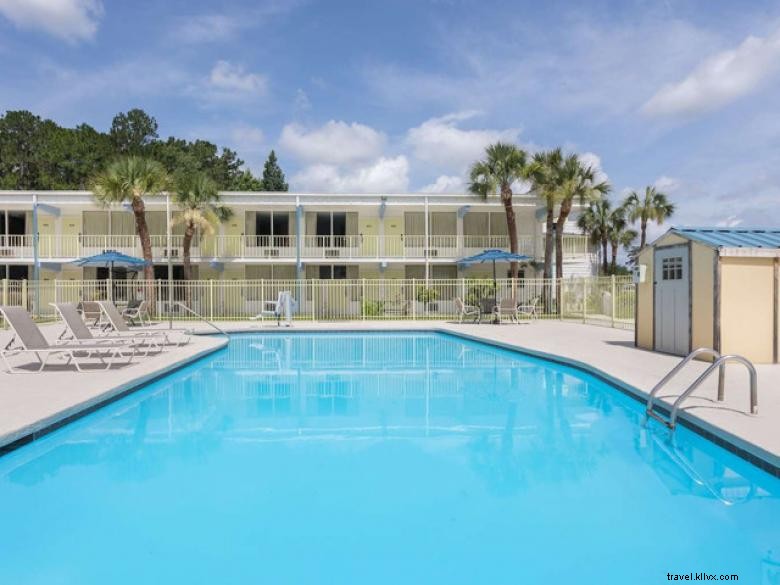 Wyndham Super 8 Kingsland – Comfortable & Affordable Accommodation