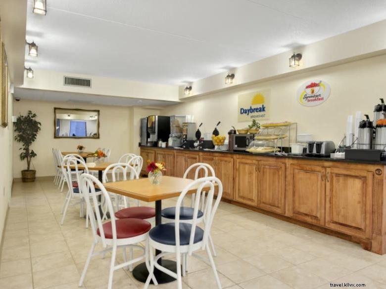 Days Inn by Wyndham Valdosta – Convenient, Comfortable Stay Near Valdosta Mall