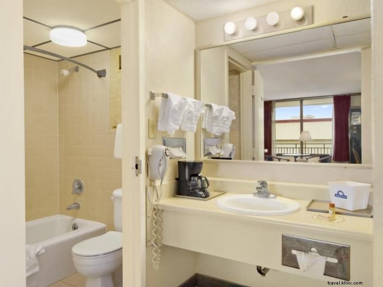 Days Inn by Wyndham Valdosta – Convenient, Comfortable Stay Near Valdosta Mall