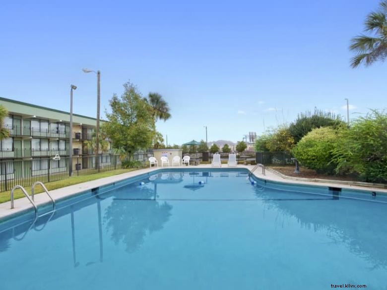 Days Inn by Wyndham Valdosta – Convenient, Comfortable Stay Near Valdosta Mall