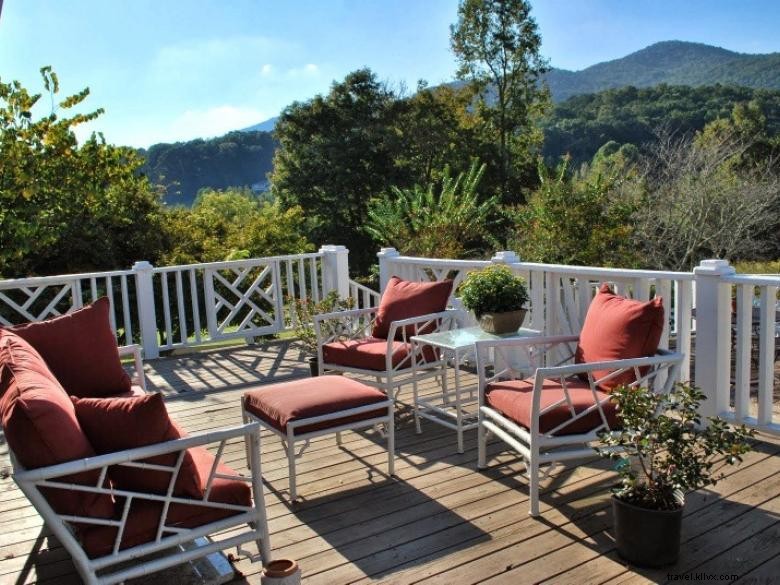 Mountain Laurel Farm: Historic 1914 Farmhouse & Barn in the Appalachians