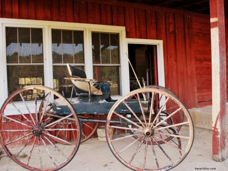 Mountain Laurel Farm: Historic 1914 Farmhouse & Barn in the Appalachians