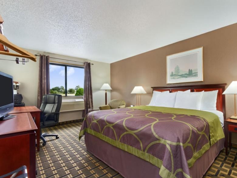 Super 8 by Wyndham Waycross – Affordable Comfort in Coastal Georgia