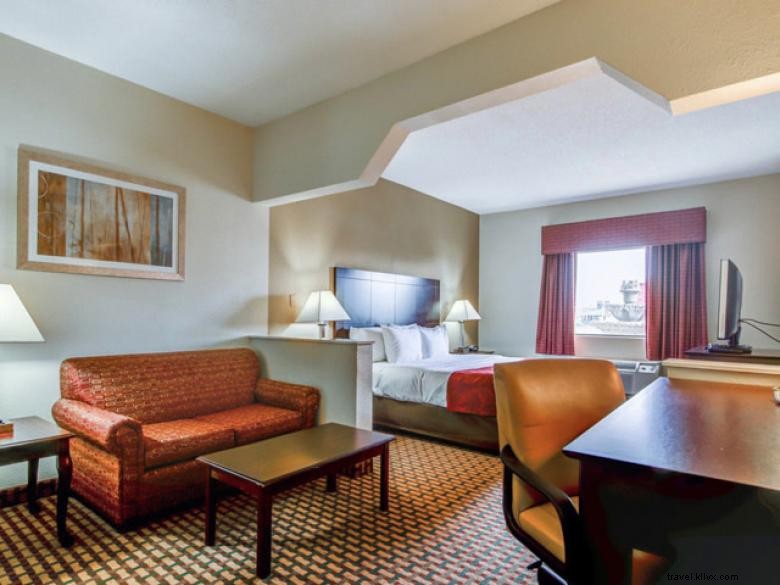Comfort Suites: Premium Stay Near Robins Air Force Base